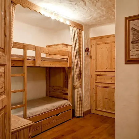 De Standing Au Centre De 1850, En Bord De Piste Et Avec Terrasse - Fr-1-514-35 Apartment *