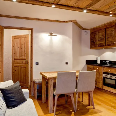 Apartment De Standing Au Centre De 1850, En Bord De Piste Et Avec Terrasse - Fr-1-514-35 Courchevel